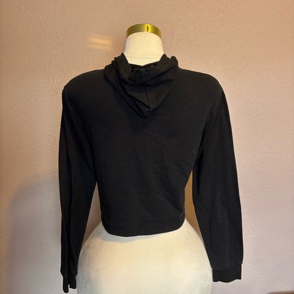 Black Cropped Hoodie with Cloud Design - Picture 2 of 3